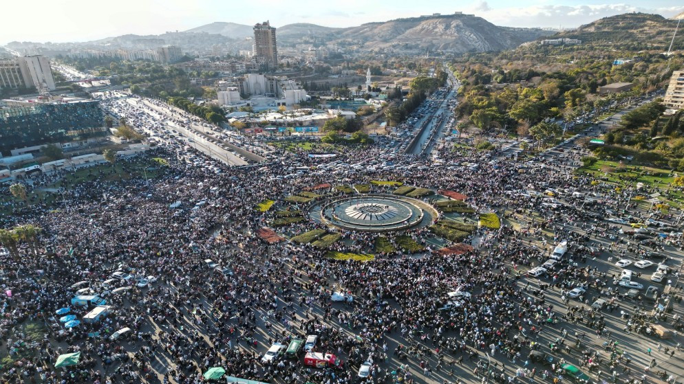 وول ستريت جورنال: واشنطن ستخفف القيود على المساعدات إلى دمشق