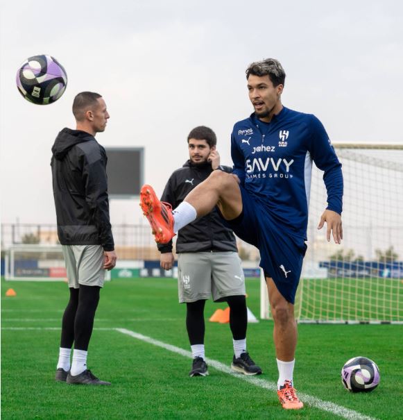 الهلال يسعى لمواصلة رحلة انتصاراته أمام بيرسبوليس في دوري النخبة الأسيوي