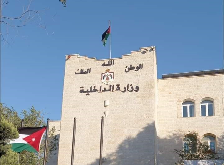 موظف في متصرفية لواء الجامعة يعيد مبلغًا ماليًا كبيرًا لمواطن أجنبي