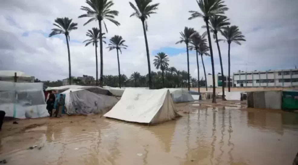 بخيام مهترئة ..  النَّازحون في غزَّة يواجهون بردِّ الشِّتاء والمنخفض الجوِّيِّ