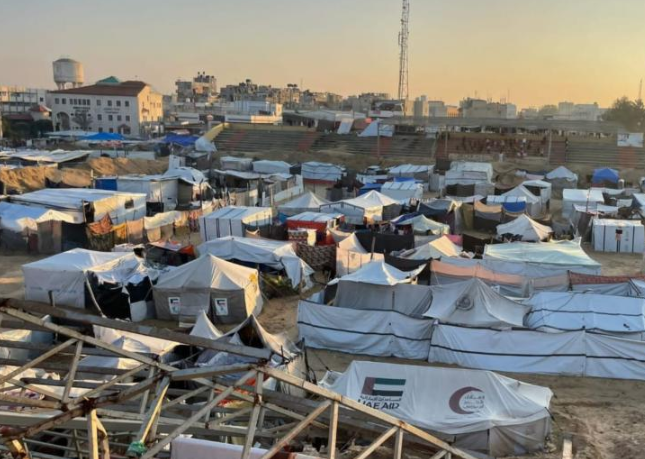 نازحو غزة يشتكون من شح المساعدات وسط معاناة إنسانية متفاقمة