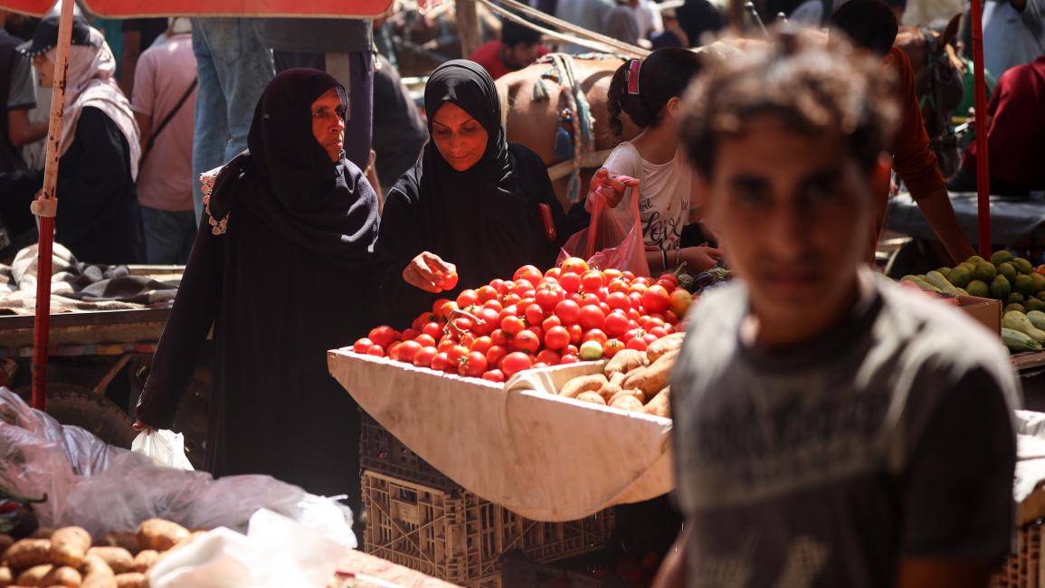 غزة الأغلى في العالم: 150 دولاراً سعر كيلو البطاطا والسجائر عملة قابلة للتحويل