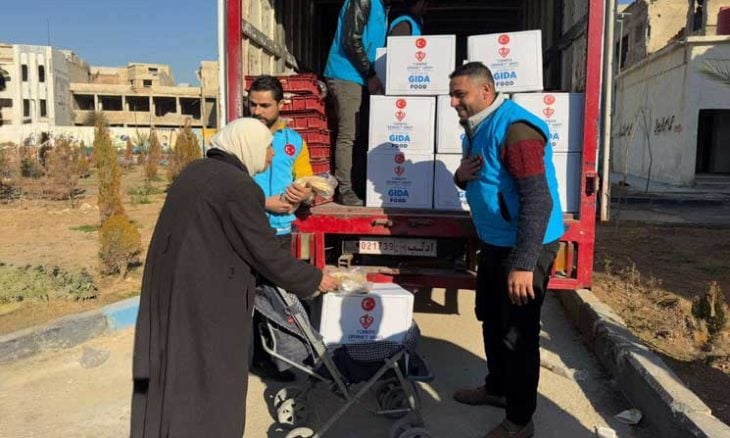 بعد سقوط الأسد ..  المساعدات الإنسانية تخفف أعباء الفلسطينيين في مخيم اليرموك بدمشق