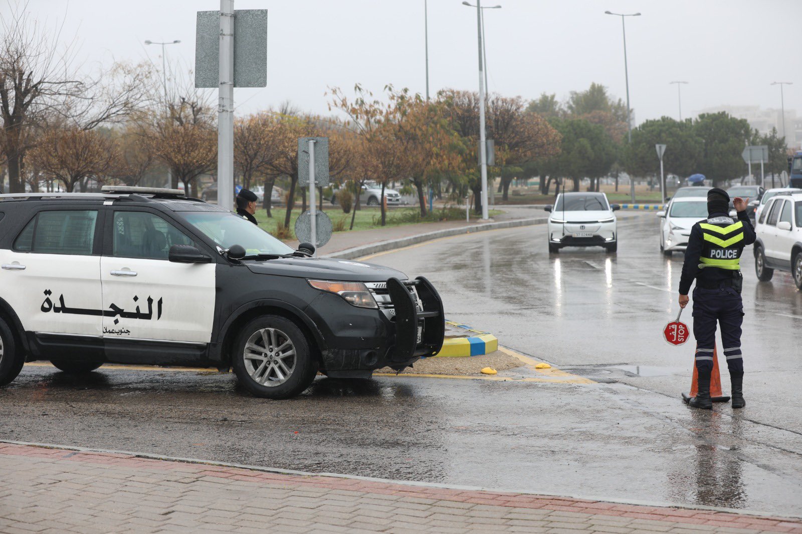 5 إصابات بحوادث صدم وتدهور على طرق خارجية