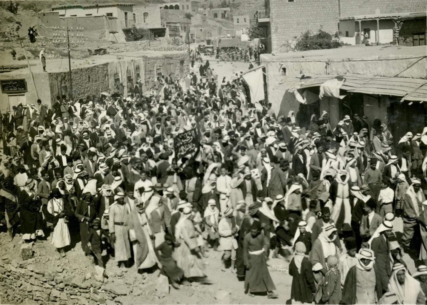 مسيرة غضب وسط مدينة عمّان في ذكرى وعد بلفور المشؤوم… مدينة عمّان 1929م 