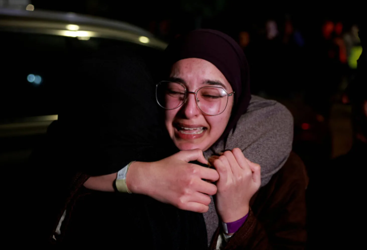 "ضرب يومي وكاميرا على المرحاض" ..  شهادات مروعة لفلسطينيين محررين من السجون الإسرائيلية