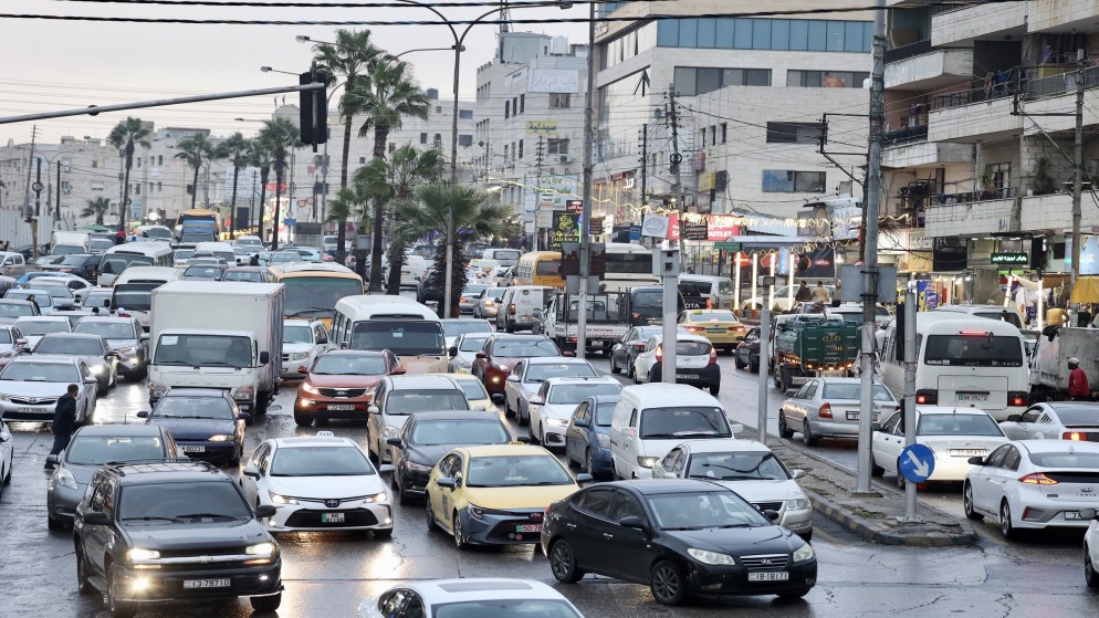 بقاء الطقس ضبابيا باردا غائم ويتوقع هطول زخات خفيفة من المطر