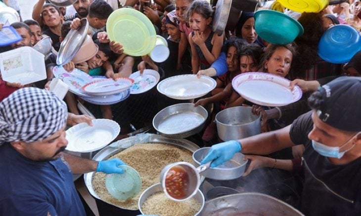 فايننشال تايمز: نتنياهو يستخدم التجويع الجماعي لغزة لتغيير أهداف المفاوضات ومواصلة الحرب