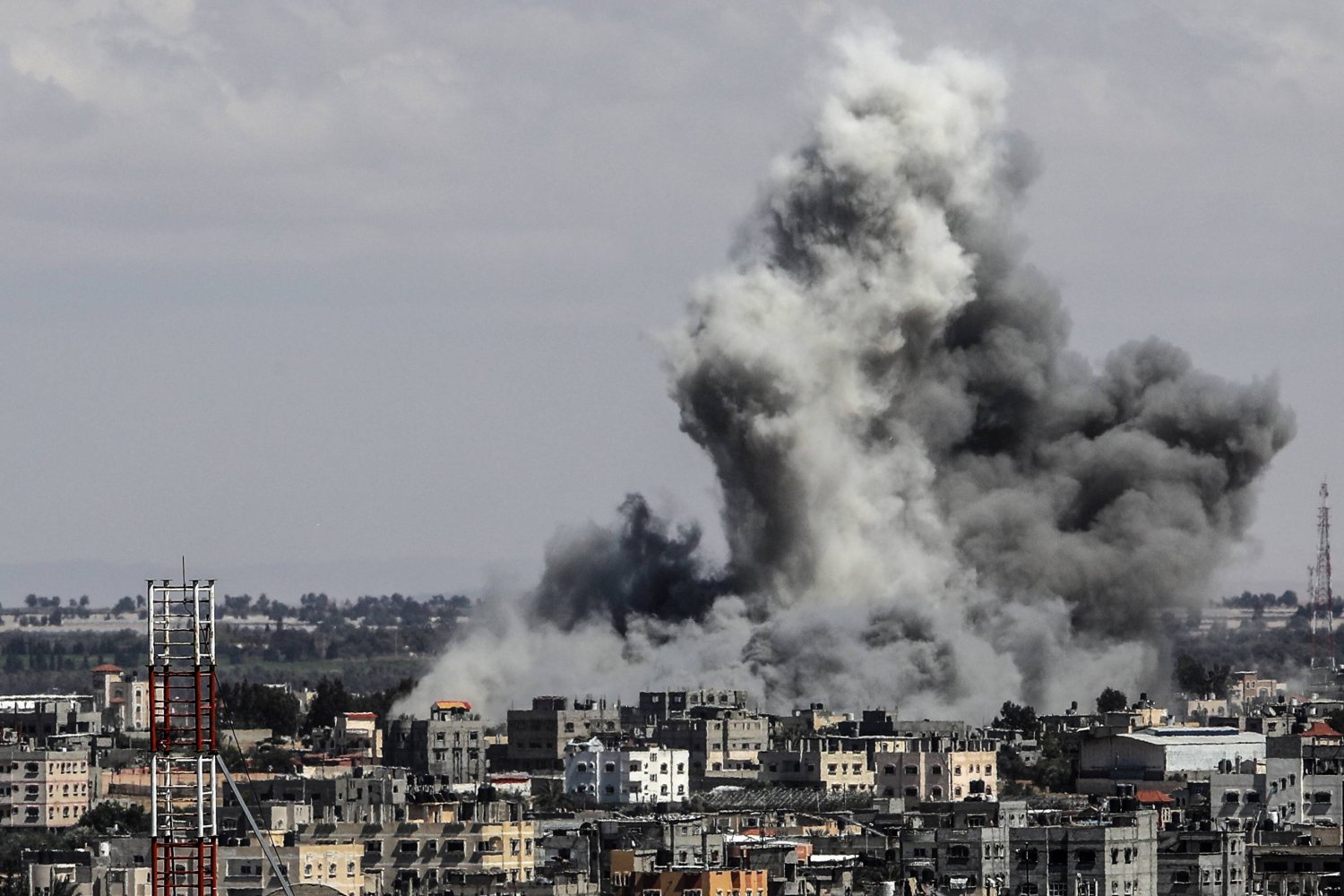 مروحيات إسرائيلية تواصل قصف غربي رفح