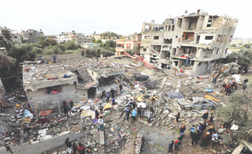 5 شهداء بقصف إسرائيلي على منزل في الشجاعية