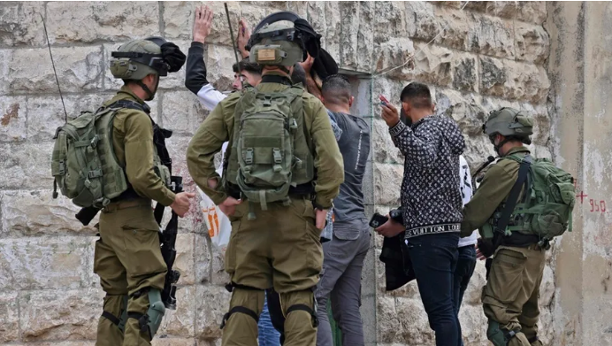 الاحتلال يعتقل 9450 فلسطينيا بالضفة والقدس منذ 7 تشرين الأول
