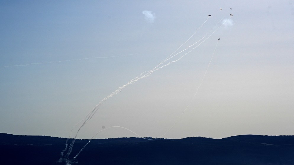 بأكثر من 200 صاروخ  .. حزب الله يستهداف مقار عسكرية إسرائيلية 