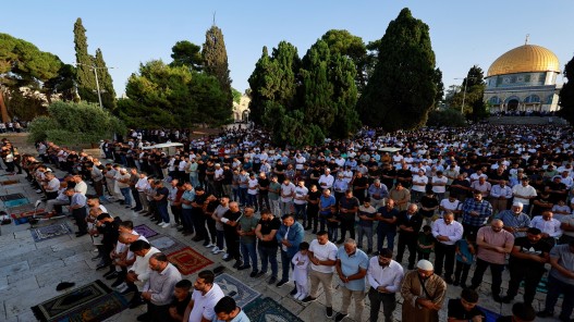 40 ألف مصل يؤدون صلاة عيد الأضحى في المسجد الأقصى