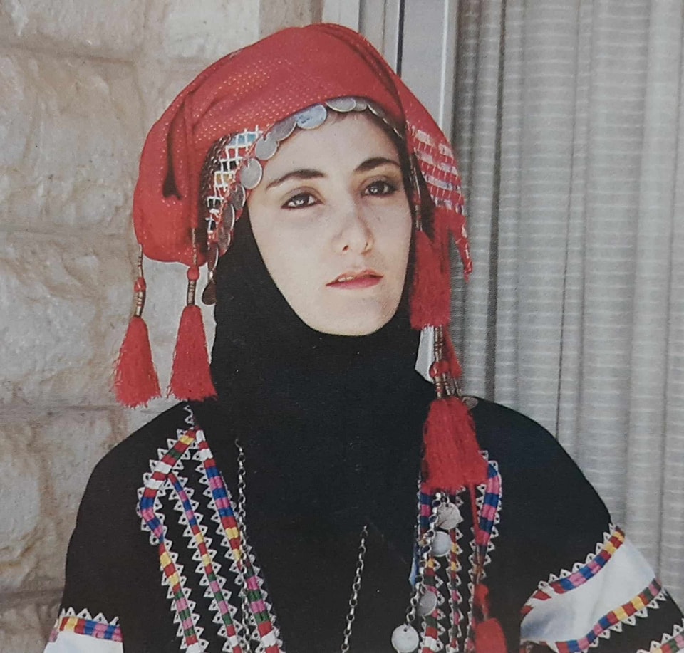 سيدة ترتدي أحد الأزياء التقليدية في الأردن - الصورة من الثمانينيات 