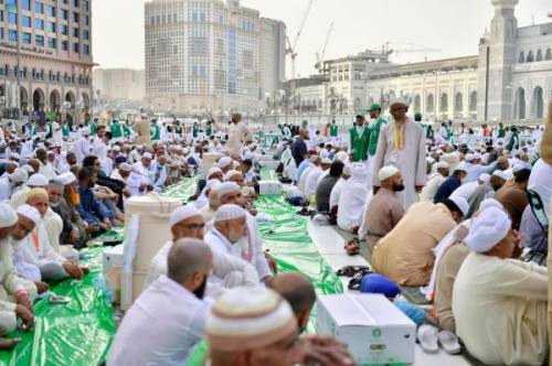 مرضى السكري وكبار السن يحصلون على 50 ألف وجبة في شهر رمضان المبارك